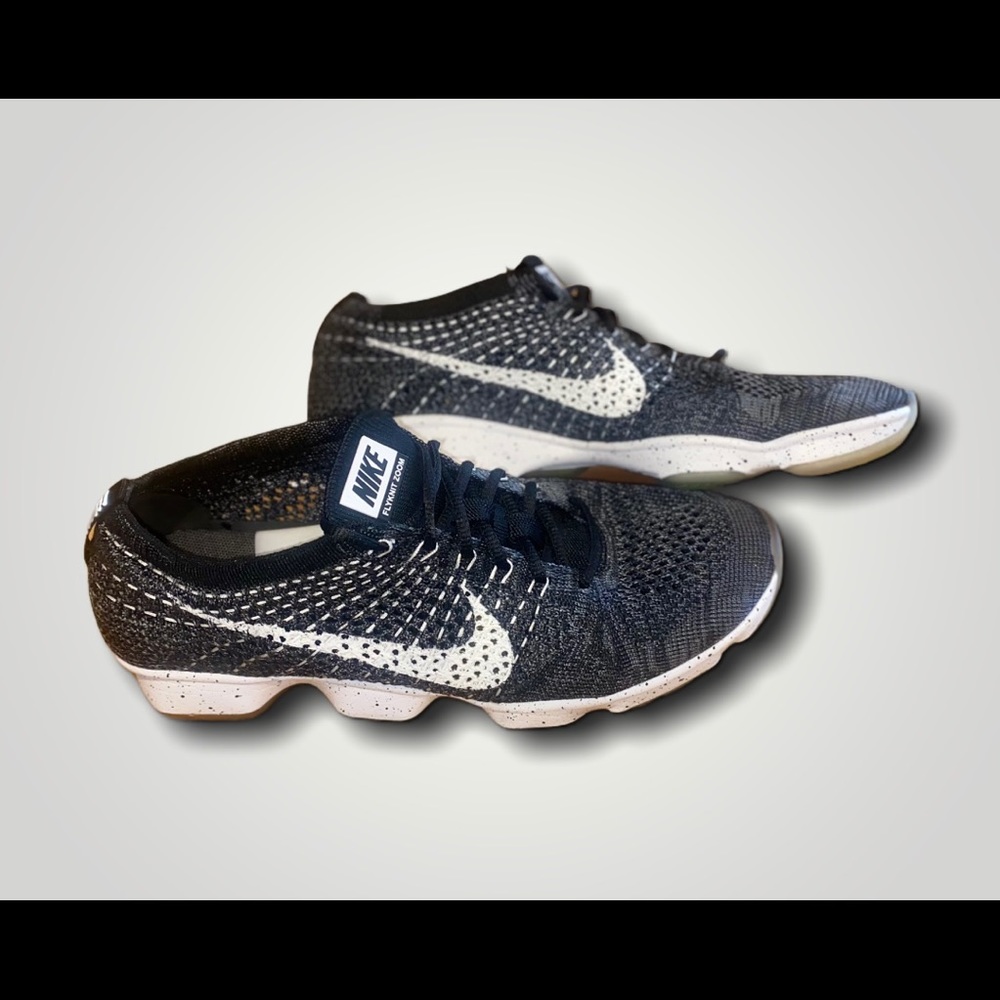 Women's Nike Flyknit Zoom Size 8.5